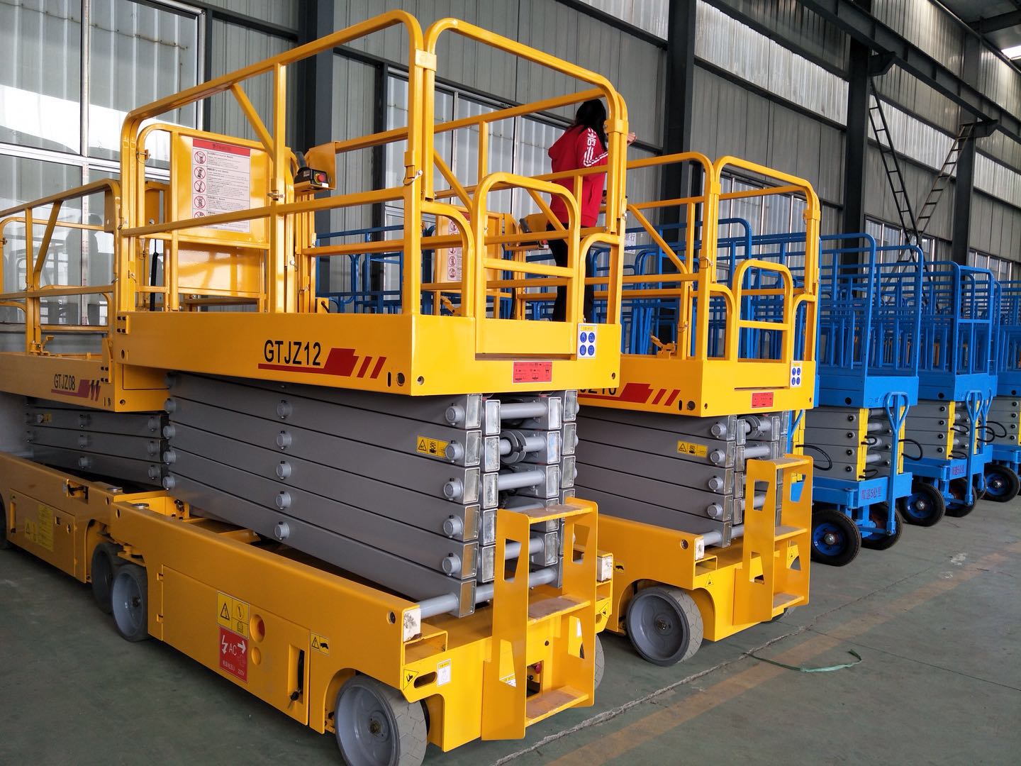 全自動行走式升降機 全自動行走式升降機